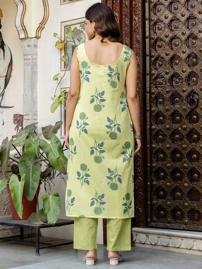 Women Floral Printed Cotton Kurta with Trousers & With Dupatta