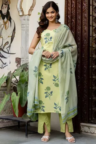 Women Floral Printed Cotton Kurta with Trousers & With Dupatta