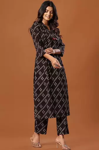 Women Ethnic Motifs Printed Cotton Kurta with Trousers