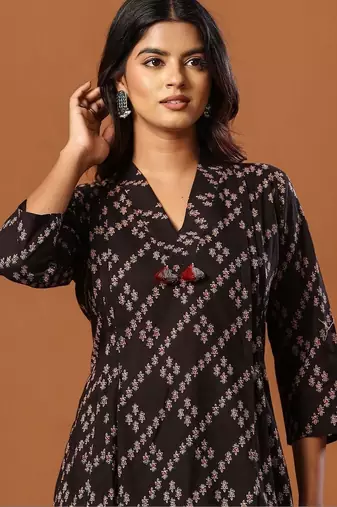 Women Ethnic Motifs Printed Cotton Kurta with Trousers