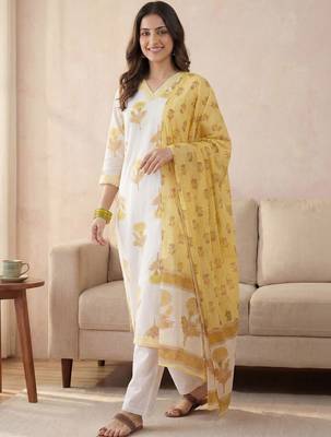 Women Floral Printed Thread Work Cotton Kurta with Trousers & With Dupatta 3