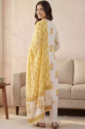 Women Floral Printed Thread Work Cotton Kurta with Trousers & With Dupatta