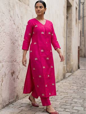 Women Ethnic Motifs Embroidered Thread Work Kurta with Trousers 3