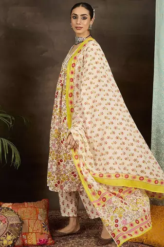 Women Floral Printed Pleated Cotton Kurta with Trousers & With Dupatta