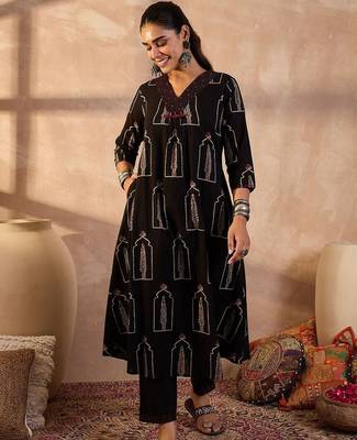 Women Ethnic Motifs Printed Sequinned Cotton Kurta with Trousers 1