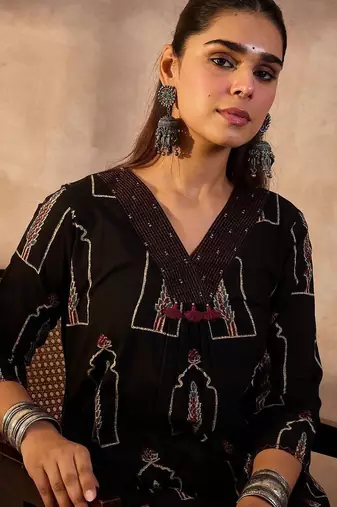 Women Ethnic Motifs Printed Sequinned Cotton Kurta with Trousers