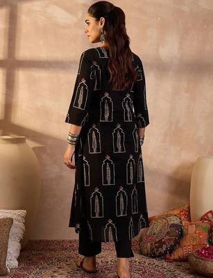 Women Ethnic Motifs Printed Sequinned Cotton Kurta with Trousers 4