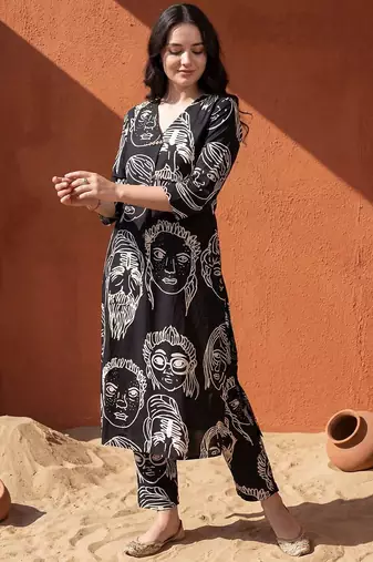 Women Printed Cotton Kurta with Trousers