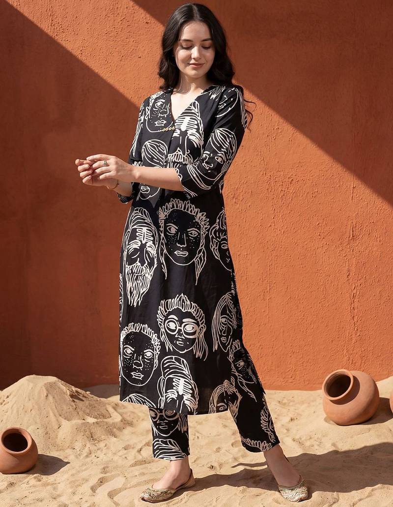 Women Printed Cotton Kurta with Trousers