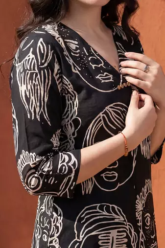 Women Printed Cotton Kurta with Trousers