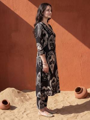 Women Printed Cotton Kurta with Trousers 3