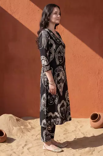 Women Printed Cotton Kurta with Trousers