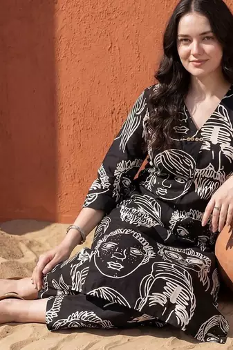Women Printed Cotton Kurta with Trousers