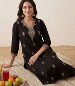 Women Ethnic Motifs Embroidered Thread Work Kurta with Trousers