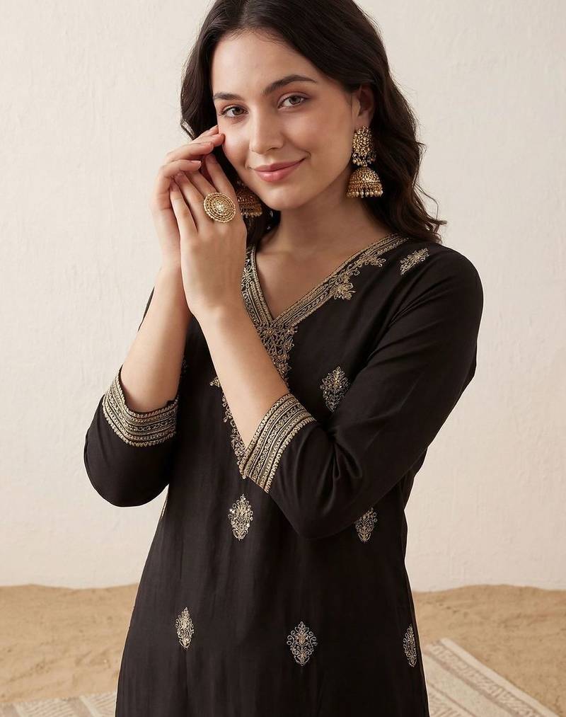 Women Ethnic Motifs Embroidered Thread Work Kurta with Trousers