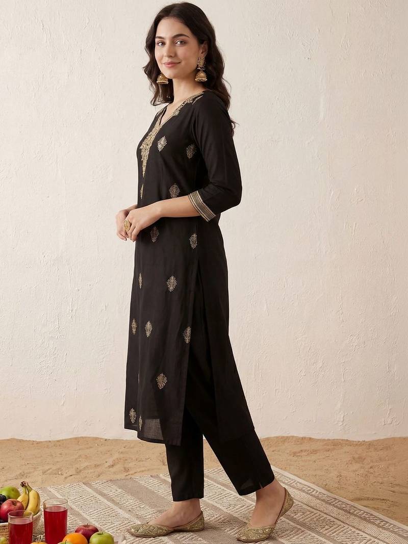 Women Ethnic Motifs Embroidered Thread Work Kurta with Trousers
