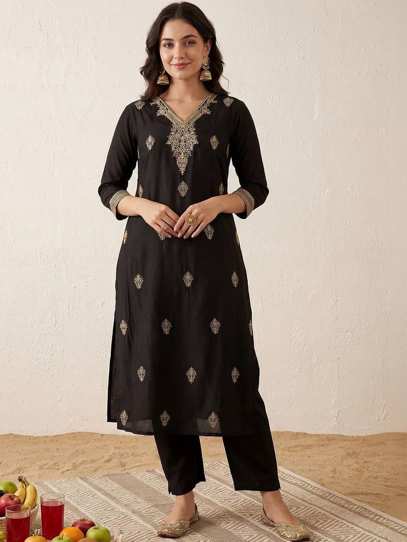 Women Ethnic Motifs Embroidered Thread Work Kurta with Trousers