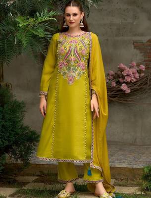 Women Ethnic Motifs Embroidered Thread Work Kurta with Palazzos & Dupatta 3
