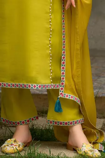 Women Ethnic Motifs Embroidered Thread Work Kurta with Palazzos & Dupatta