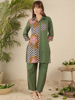 Women Checked Cotton Kurta with Trousers 1