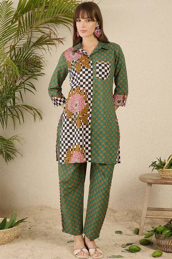 Women Checked Cotton Kurta with Trousers