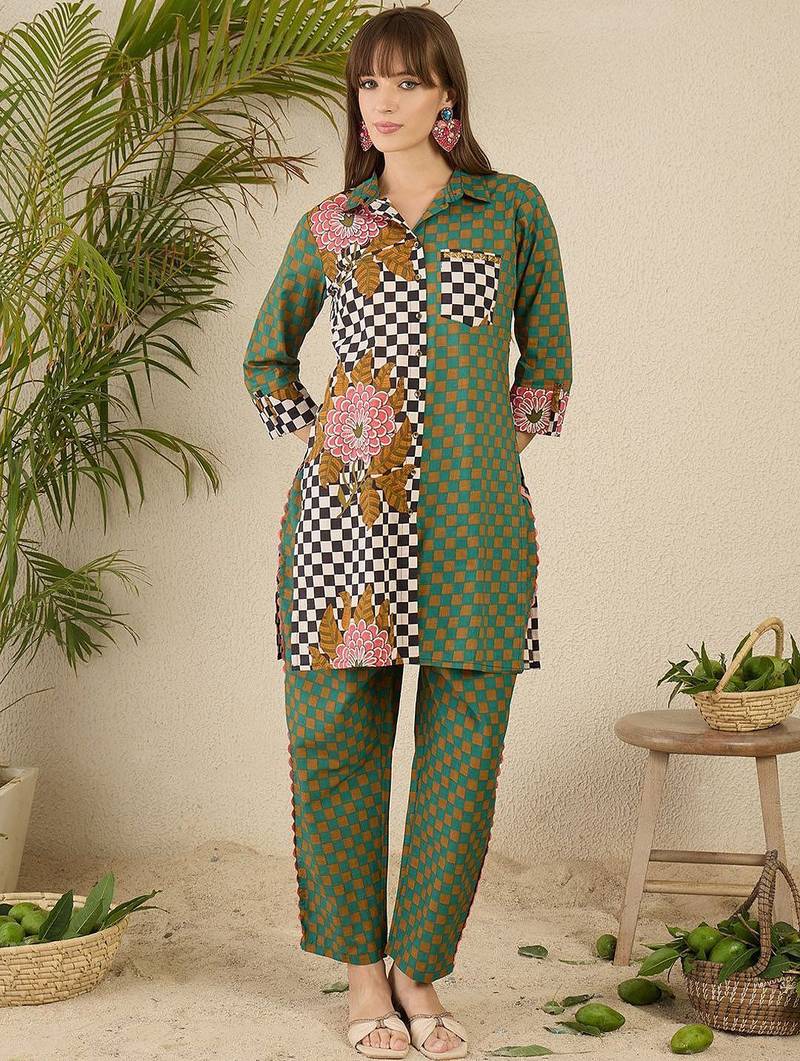 Women Checked Cotton Kurta with Trousers
