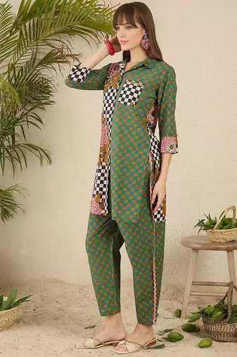 Women Checked Cotton Kurta with Trousers