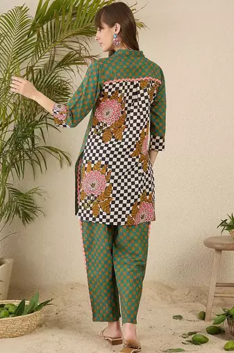 Women Checked Cotton Kurta with Trousers