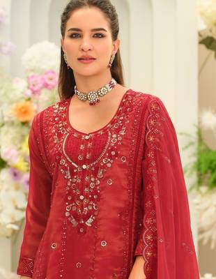 Women Ethnic Motifs Embroidered Thread Work Kurta with Trousers & With Dupatta 2