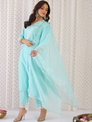 Women Ethnic Motifs Embroidered Thread Work Liva Kurta with Trousers & With Dupatta 1