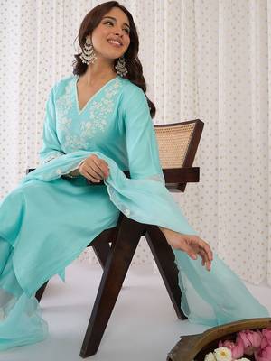 Women Ethnic Motifs Embroidered Thread Work Liva Kurta with Trousers & With Dupatta 3