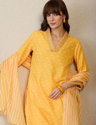Bandhani Printed Straight Kurta With Trouser & Dupatta 1