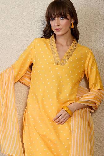 Bandhani Printed Straight Kurta With Trouser & Dupatta