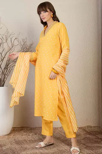 Bandhani Printed Straight Kurta With Trouser & Dupatta