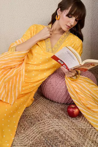 Bandhani Printed Straight Kurta With Trouser & Dupatta