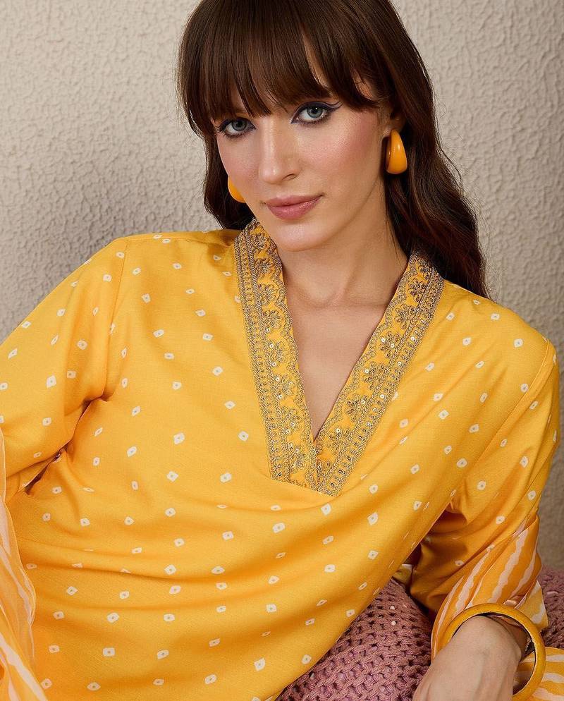 Bandhani Printed Straight Kurta With Trouser & Dupatta