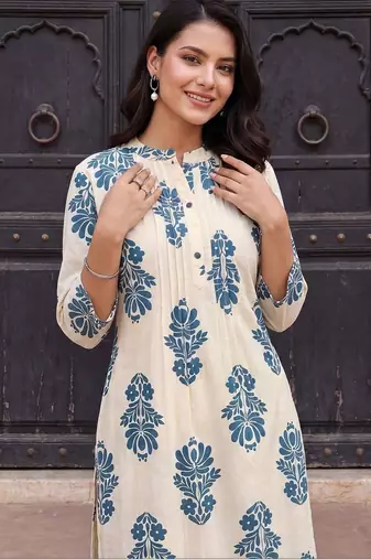 Women Floral Printed Cotton Kurta with Trousers