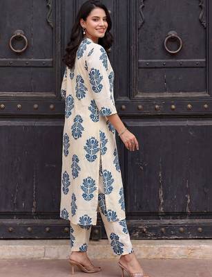 Women Floral Printed Cotton Kurta with Trousers 3