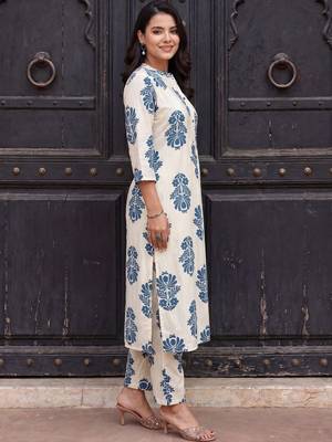 Women Floral Printed Cotton Kurta with Trousers 4
