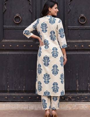 Women Floral Printed Cotton Kurta with Trousers 6