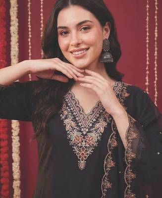 Women Ethnic Motifs Embroidered Sequinned Kurta with Trousers & With Dupatta 2