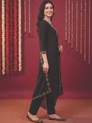 Women Ethnic Motifs Embroidered Sequinned Kurta with Trousers & With Dupatta 3