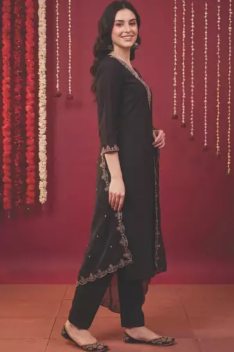 Women Ethnic Motifs Embroidered Sequinned Kurta with Trousers & With Dupatta