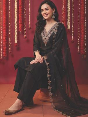 Women Ethnic Motifs Embroidered Sequinned Kurta with Trousers & With Dupatta 5