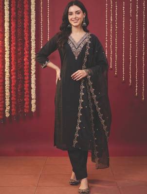 Women Ethnic Motifs Embroidered Sequinned Kurta with Trousers & With Dupatta 6