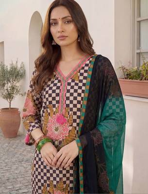 Women Printed Thread Work Cotton Kurta with Trousers & With Dupatta 3