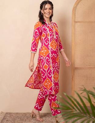 Women Ethnic Motifs Printed Cotton Kurta with Trousers 3