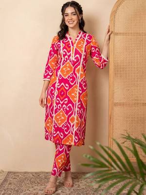 Women Ethnic Motifs Printed Cotton Kurta with Trousers 5