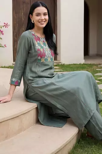 Women Ethnic Motifs Yoke Design Regular Kurta with Trousers