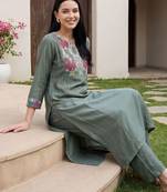 Women Ethnic Motifs Yoke Design Regular Kurta with Trousers